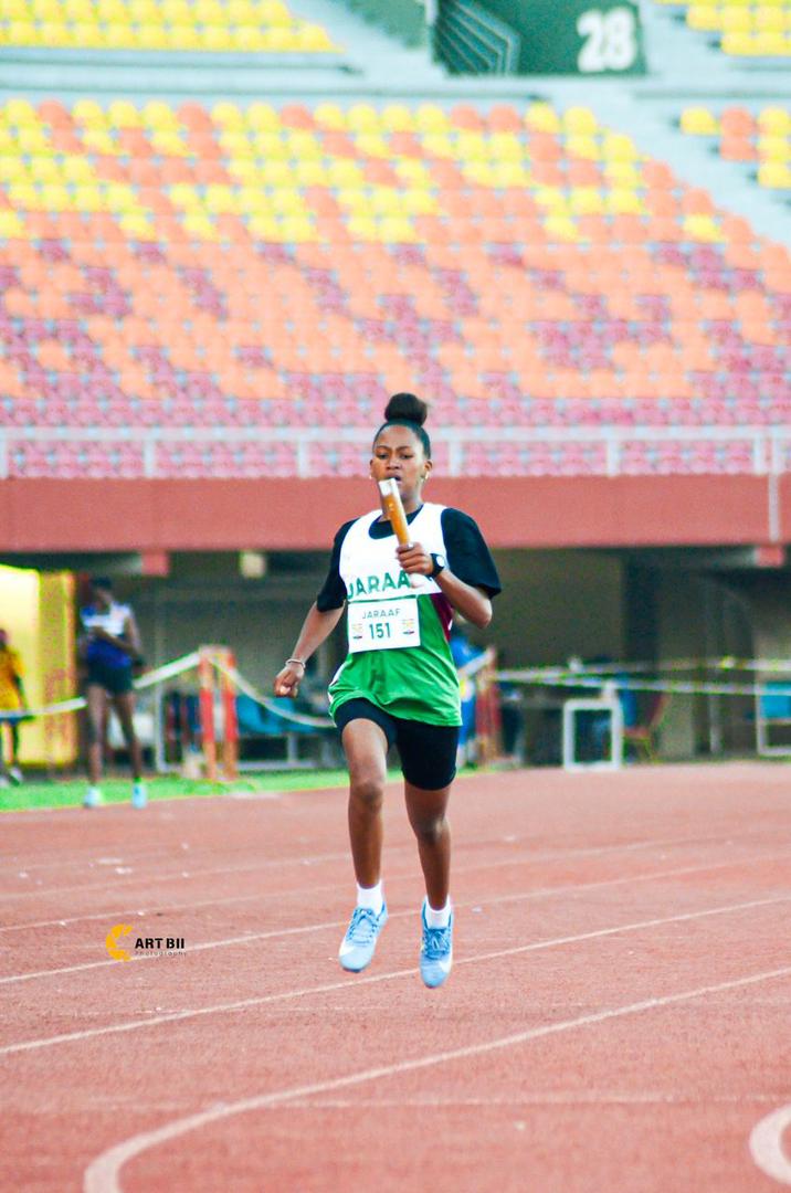 Athlète féminine Jaraaf en compétition